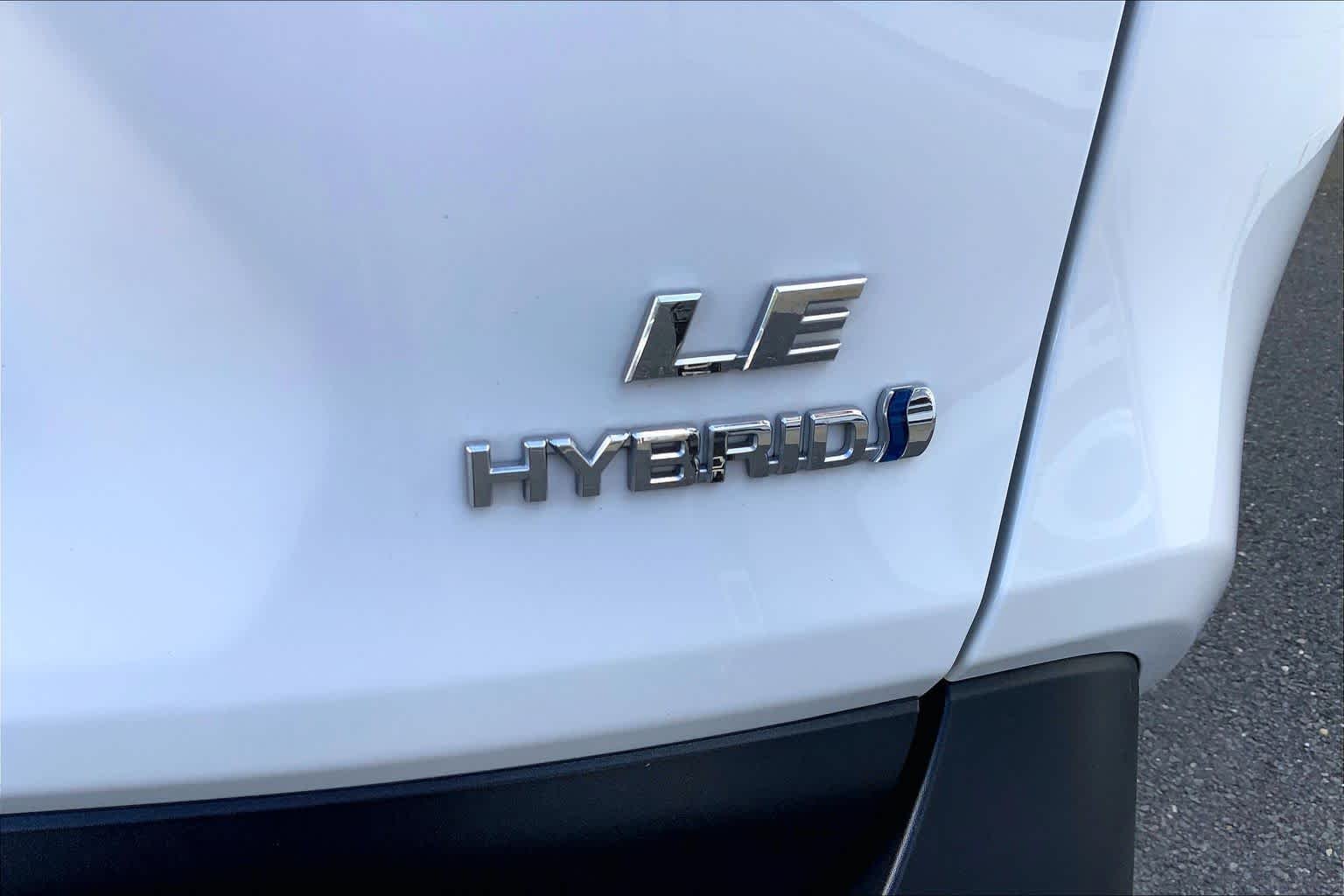 Used 2024 Ice Cap Toyota Hybrid LE image 31