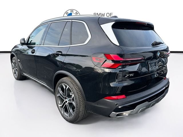 New 2026 Black BMW sDrive40i image 3