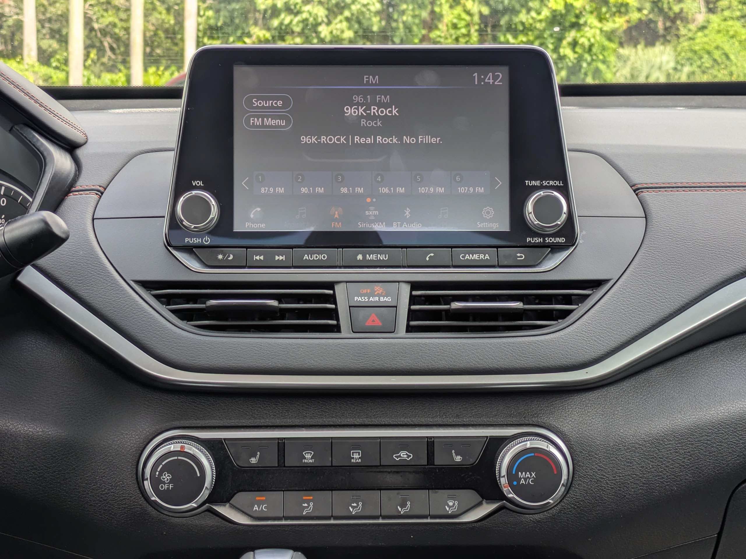 2019 Nissan Altima SR - Photo 17