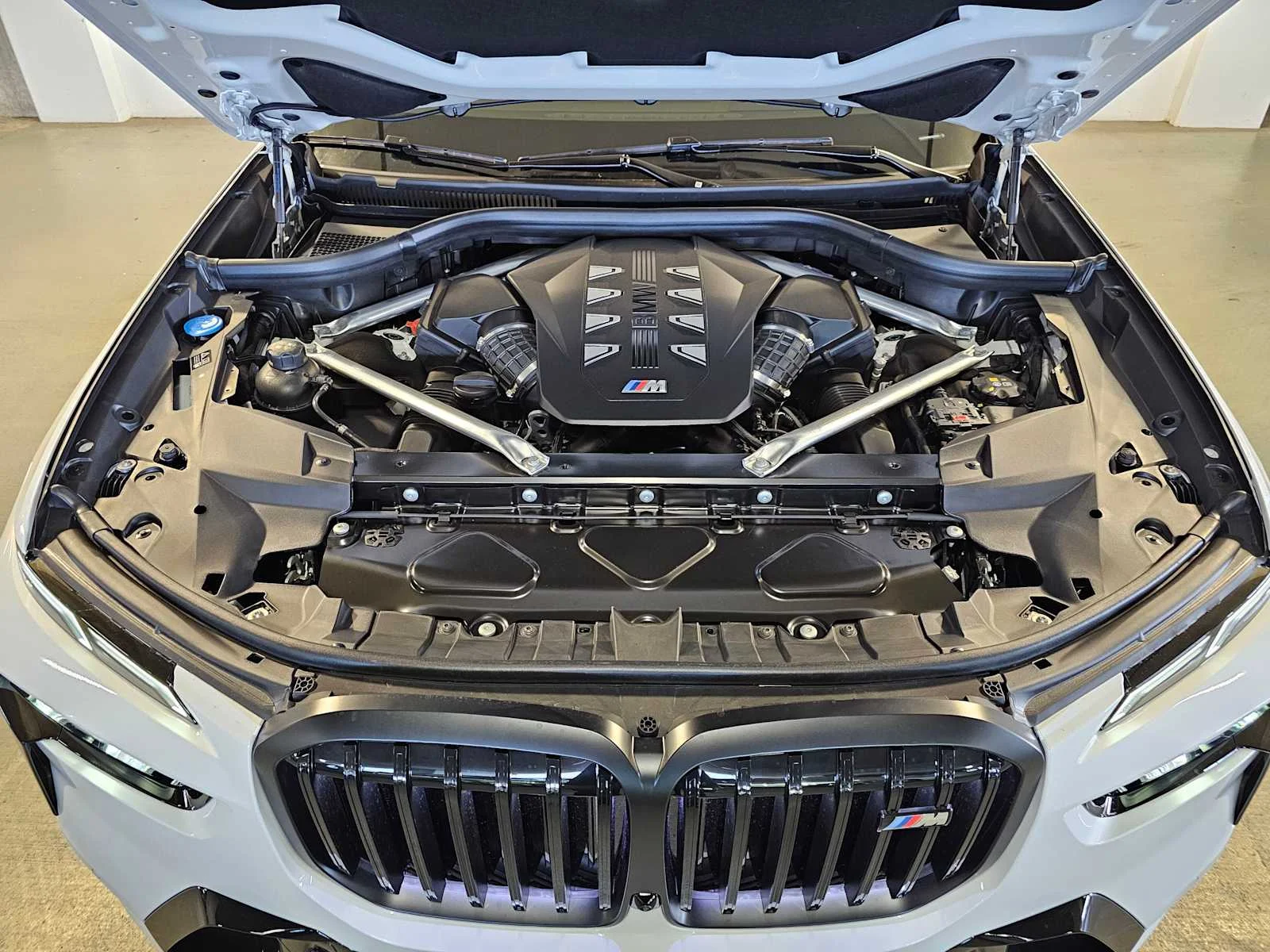 New 2026 Mineral White Metallic BMW M60i image 9