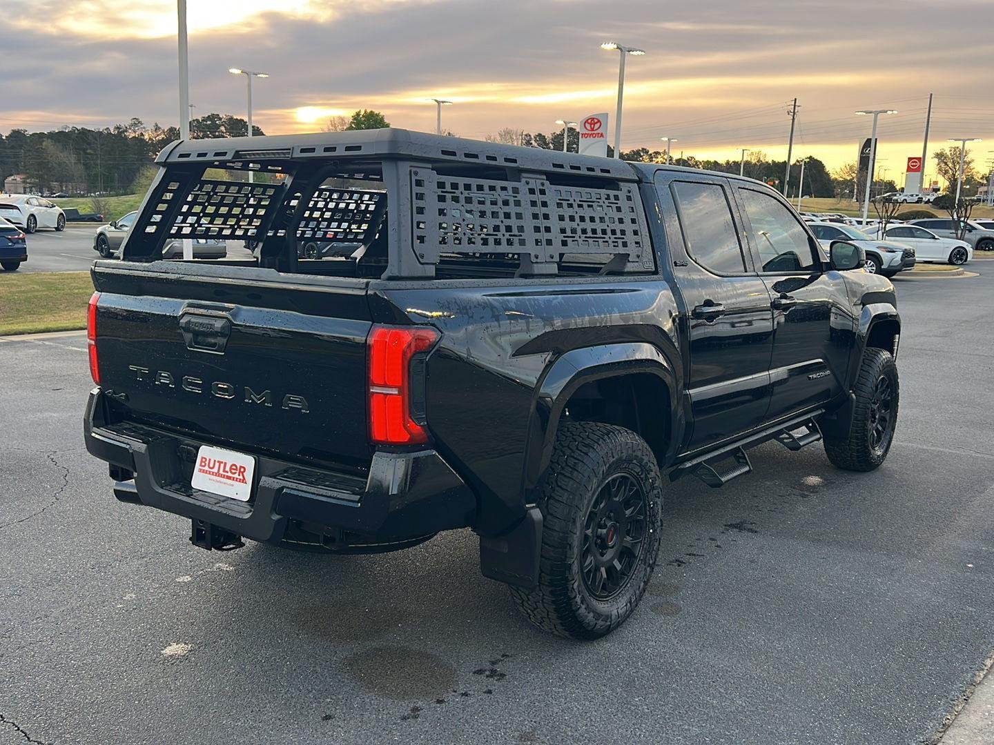 2025 Toyota Tacoma SR5 - Photo 9