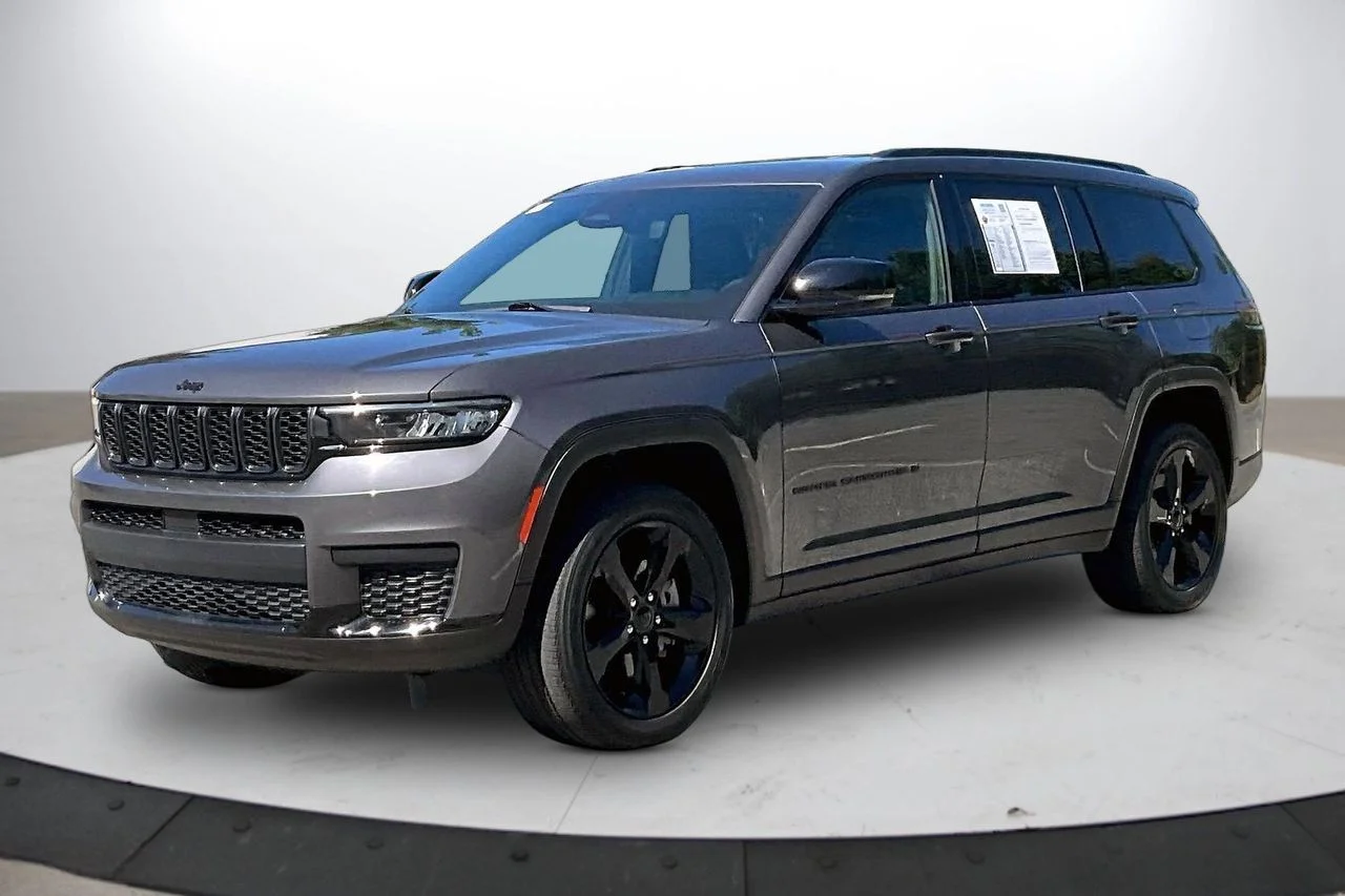 Used 2021 Gray Jeep Altitude image 4