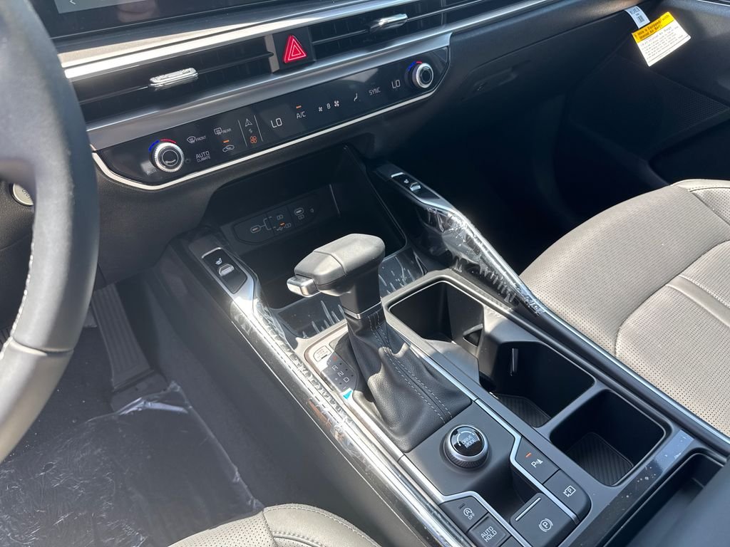 Used 2025 Black Kia S image 30