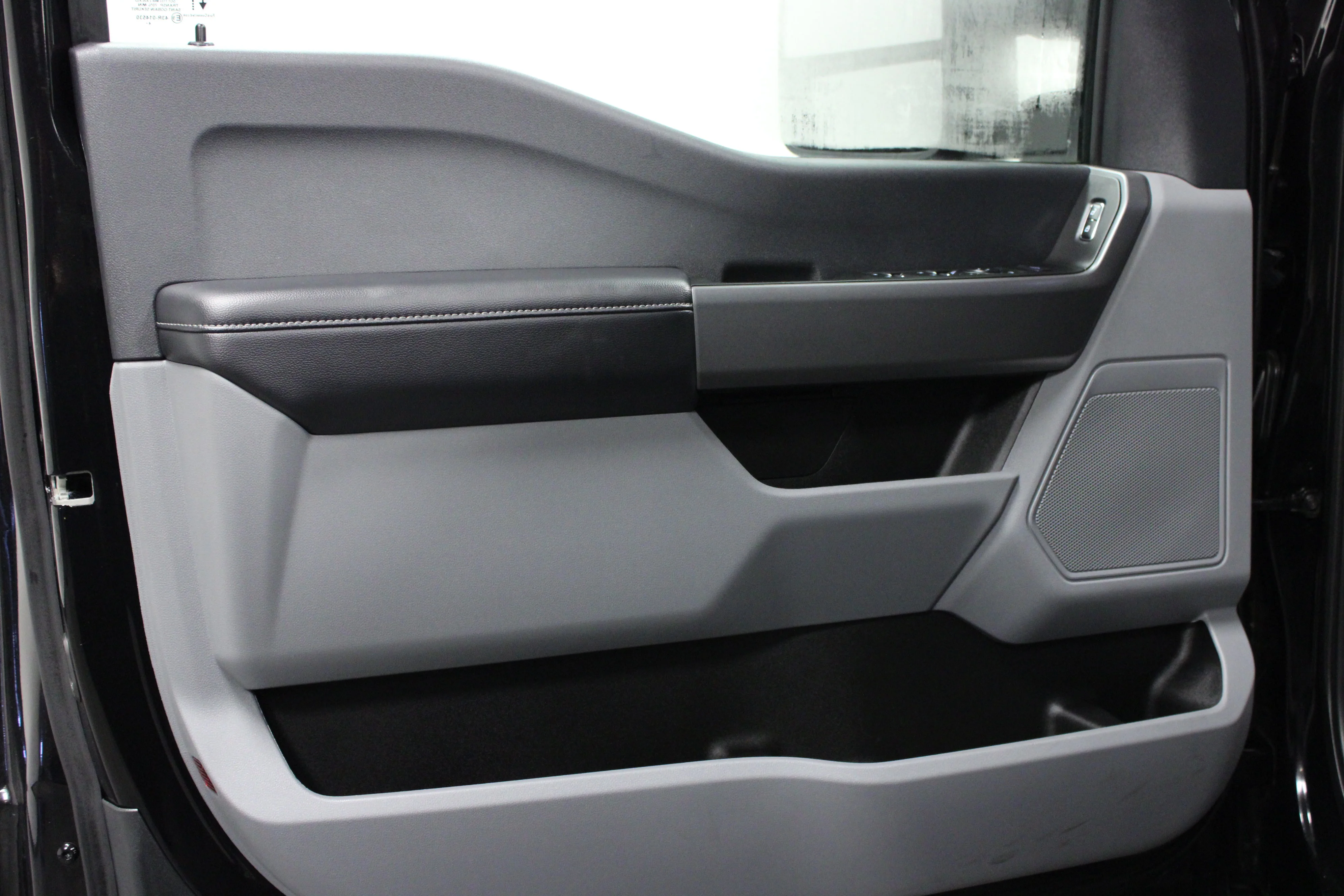 Used 2025 Black Metallic Ford XLT image 11