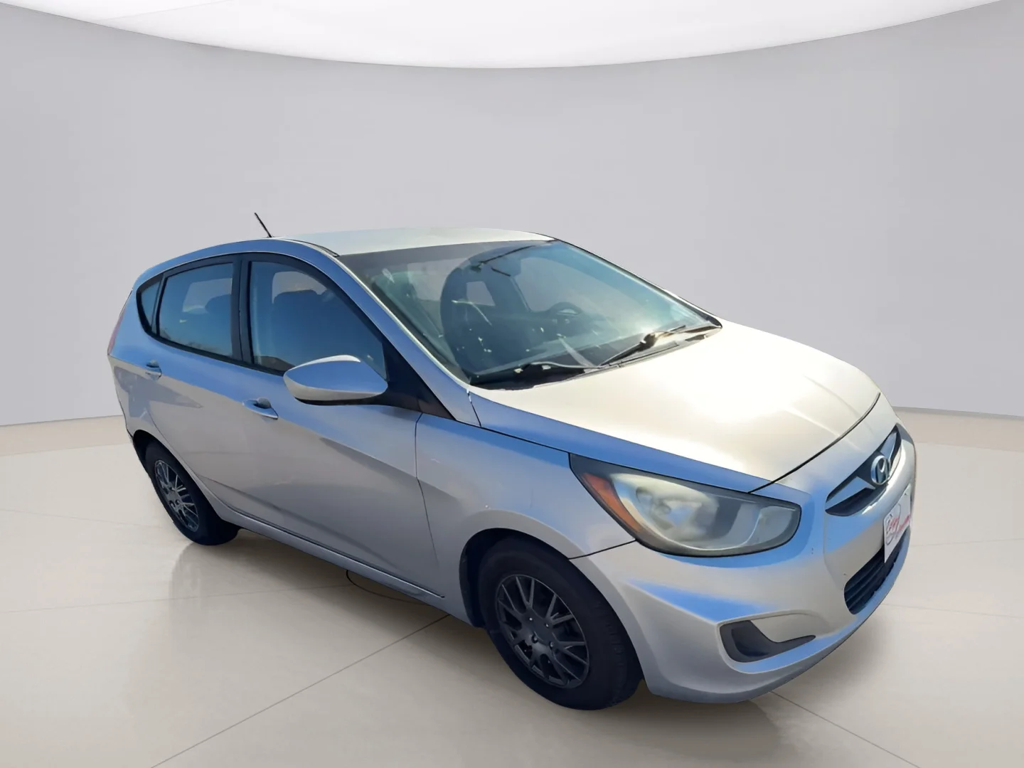 Used 2014 Silver Hyundai GS image 2