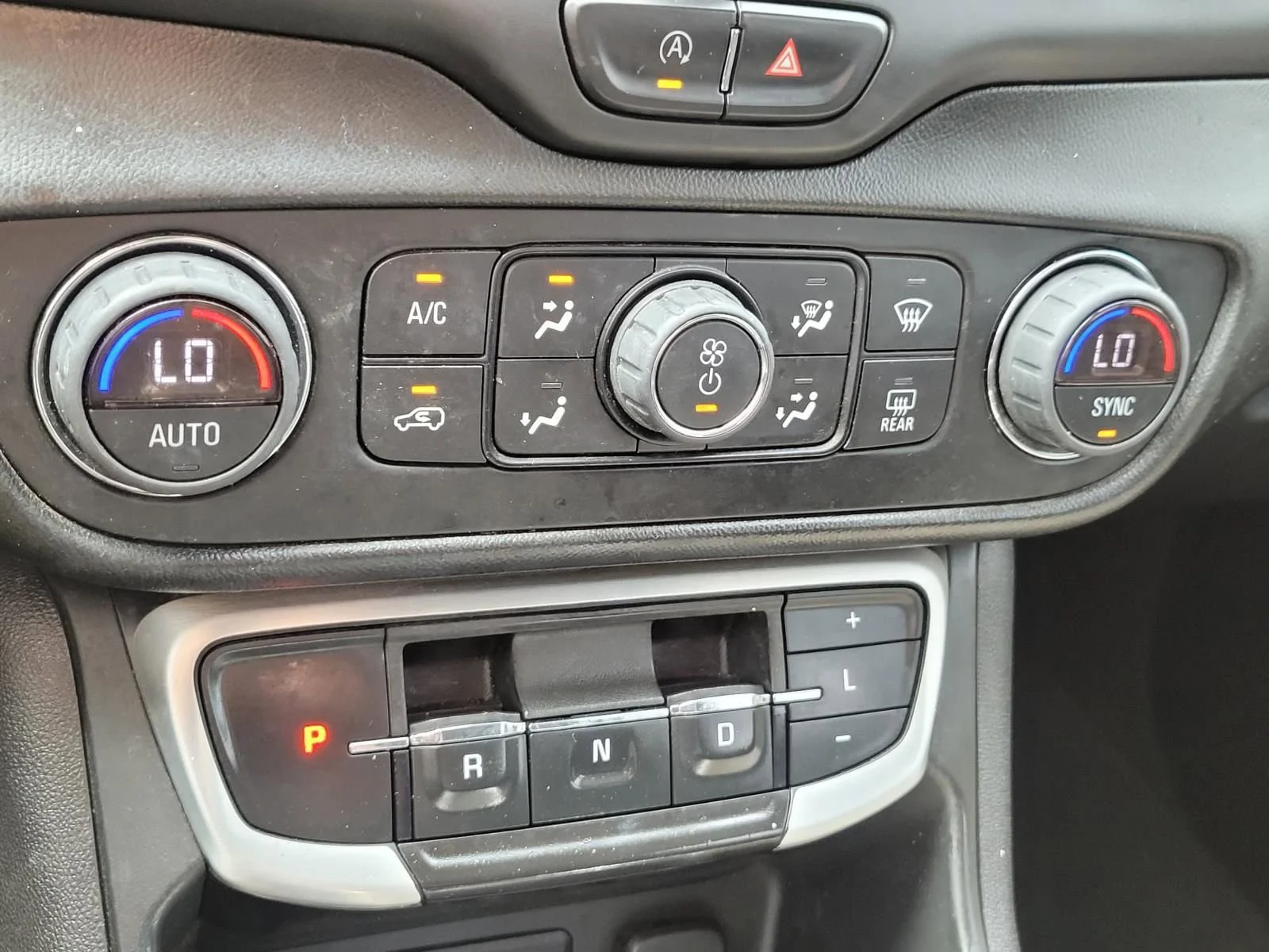 Used 2022 Summit White GMC SLE image 27