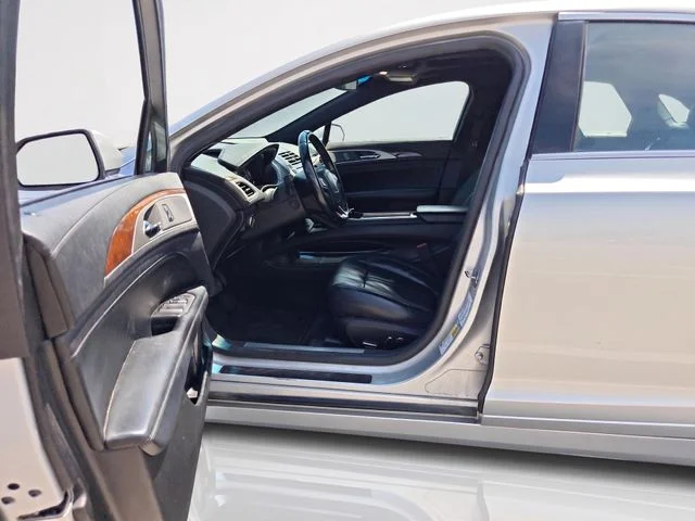 Used 2017 Silver Lincoln Reserve image 15