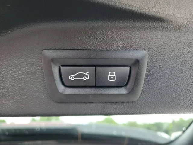 Used 2025 Gray BMW xDrive40i image 30