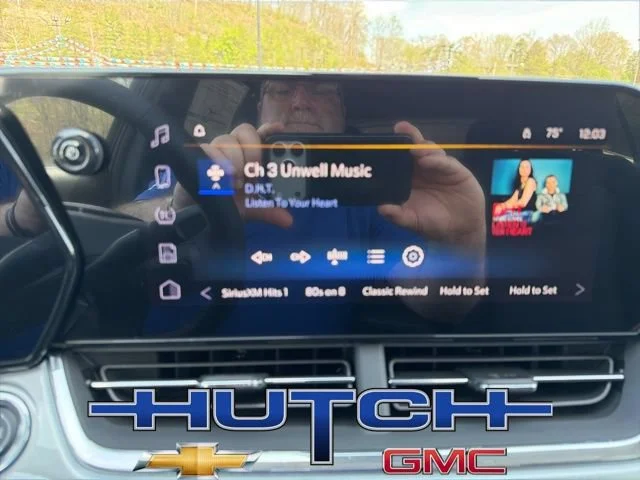 New 2026 Mosaic Black Metallic Chevrolet LT image 38