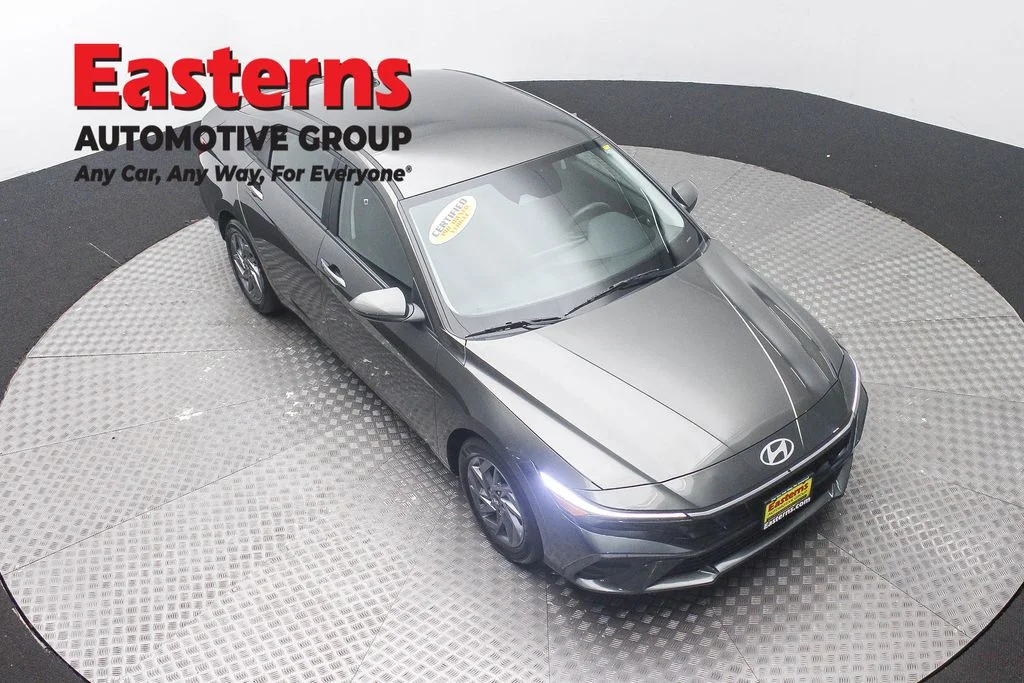 Used 2024 Gray Hyundai SEL image 3