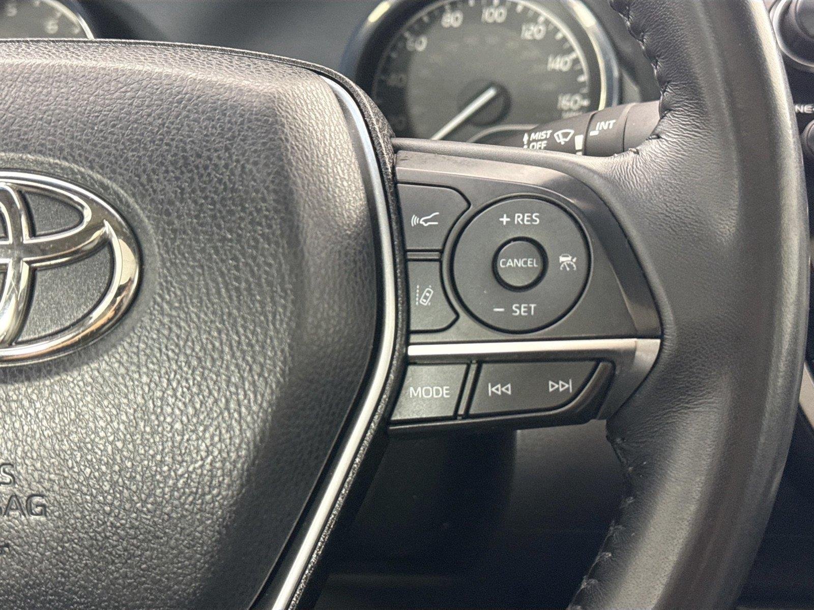 Used 2018 Predawn Gray Mica Toyota XLE image 18