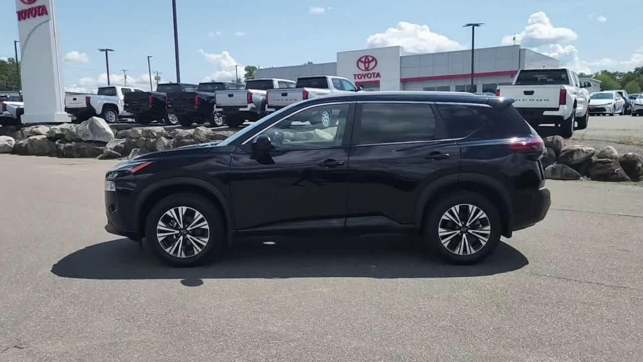 Used 2023  Nissan SV image 5