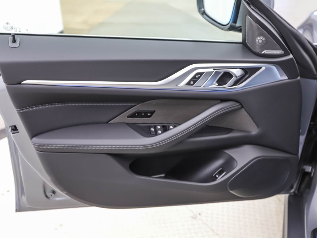 2025 BMW i4 40 - Photo 9