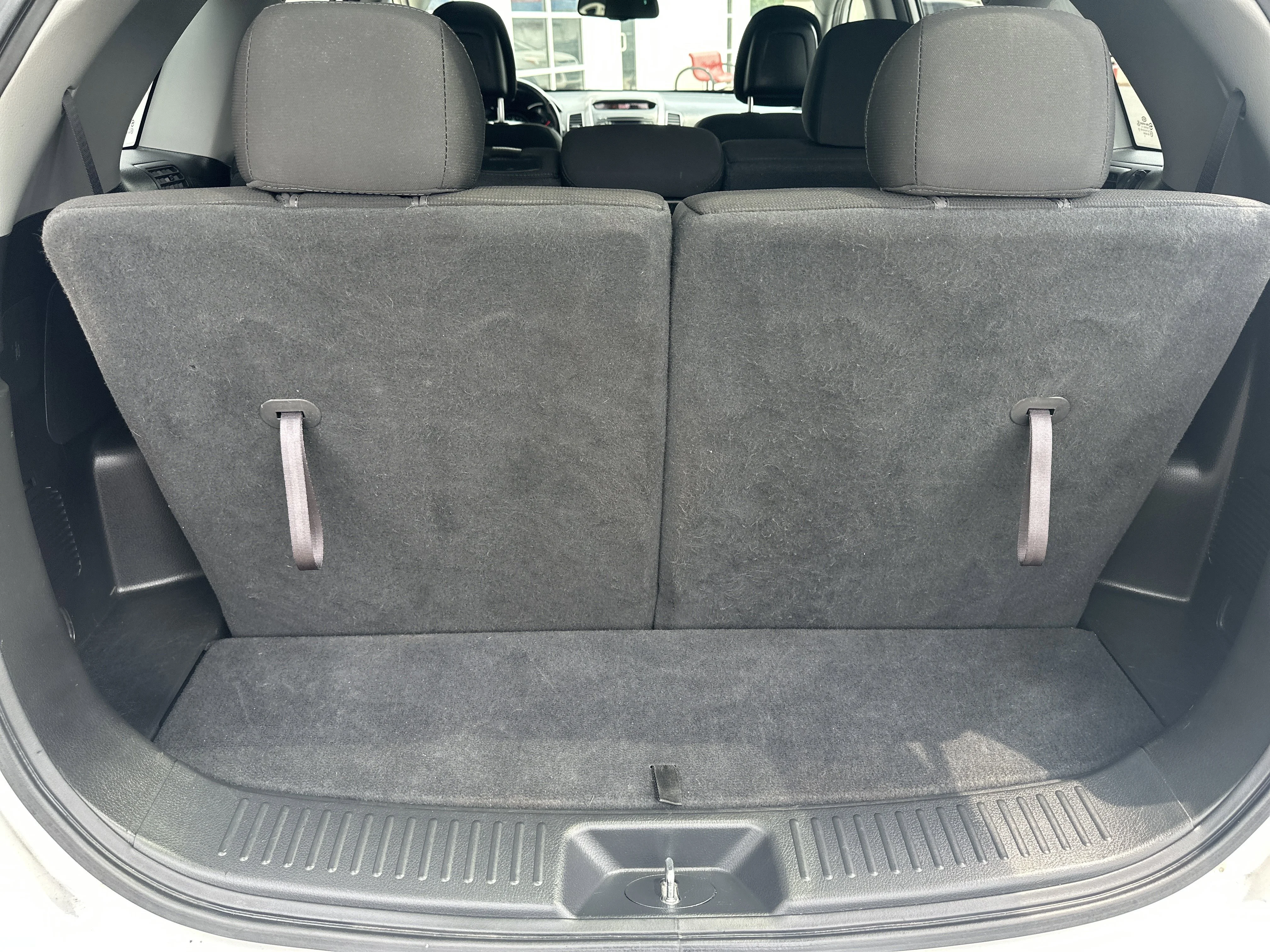 Used 2015 Snow White Pearl Kia LX image 26