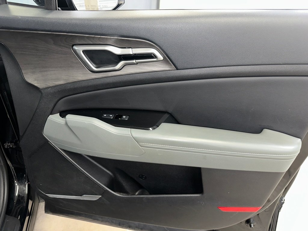 Used 2023 Black Kia X-Line image 29