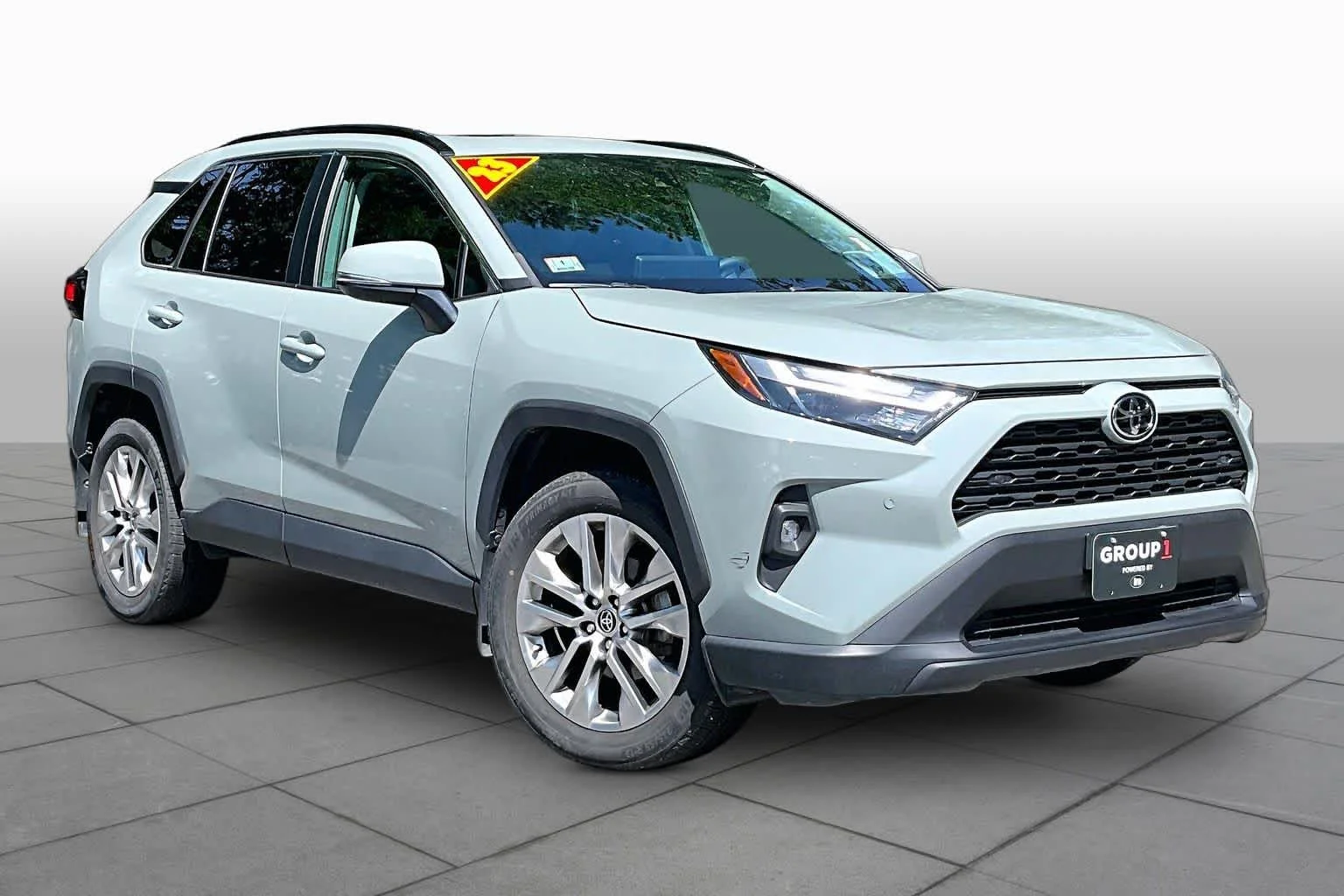 Used 2023 Lunar Rock Toyota XLE Premium image 3