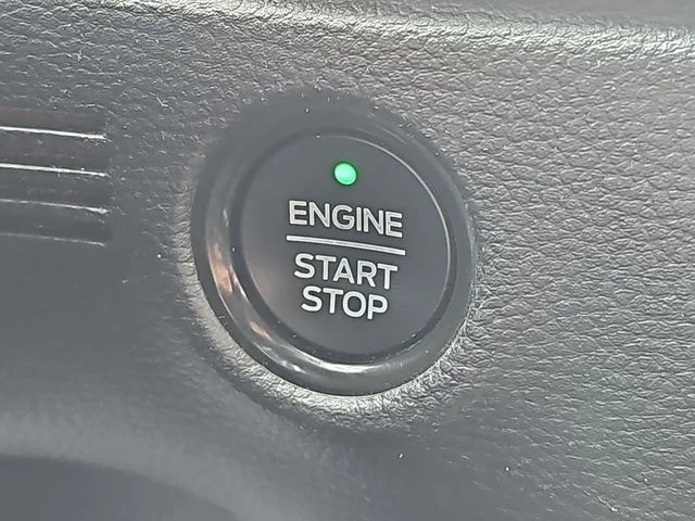 Used 2023 White Ford Lariat image 18