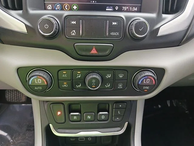 Used 2020 Silver GMC SLT image 32