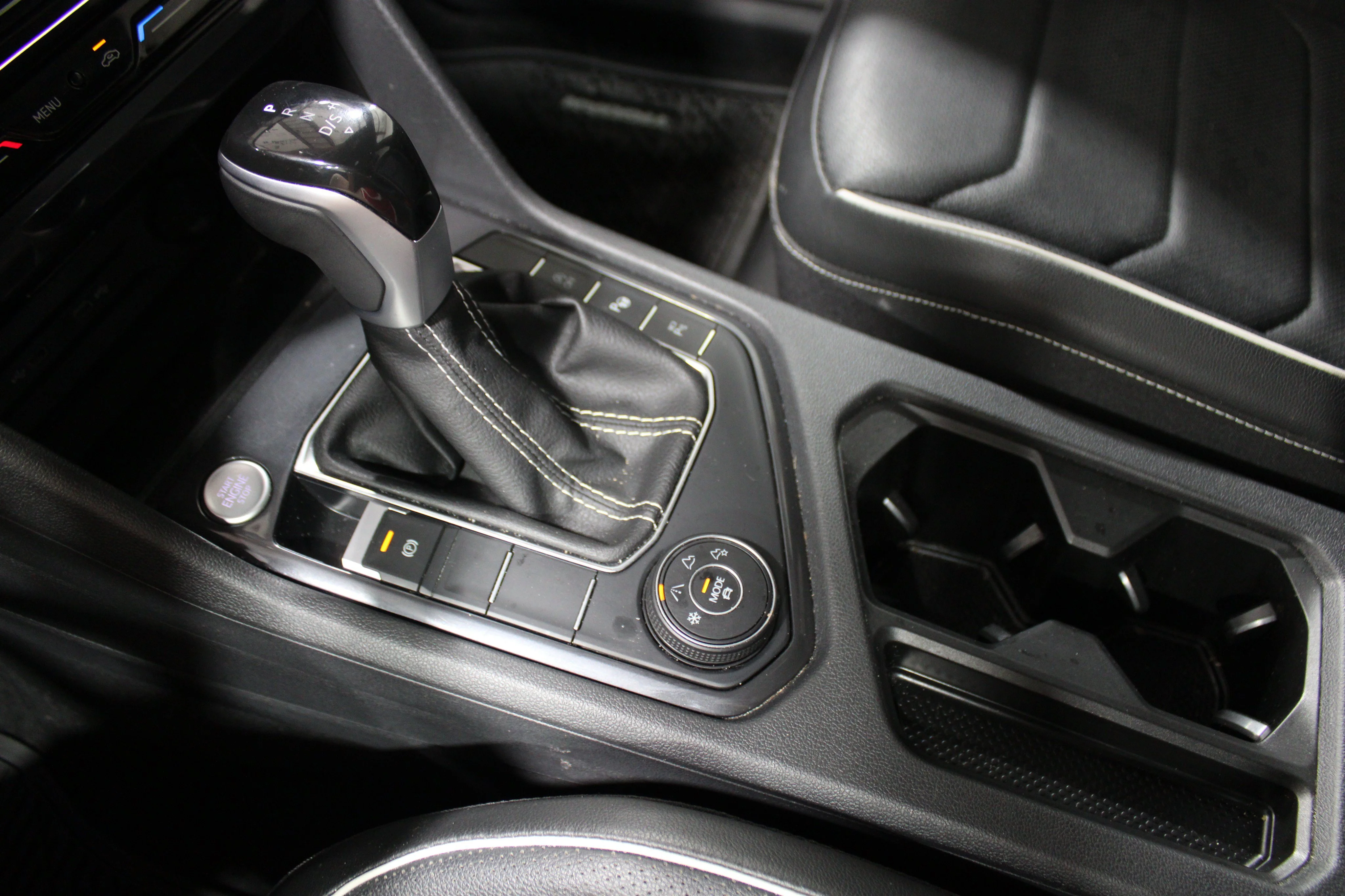 Used 2024 Kings Red Metallic Volkswagen SEL R-Line image 17
