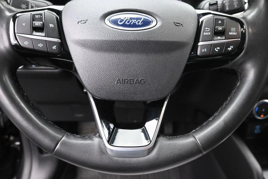Used 2022 Black Ford SE image 19