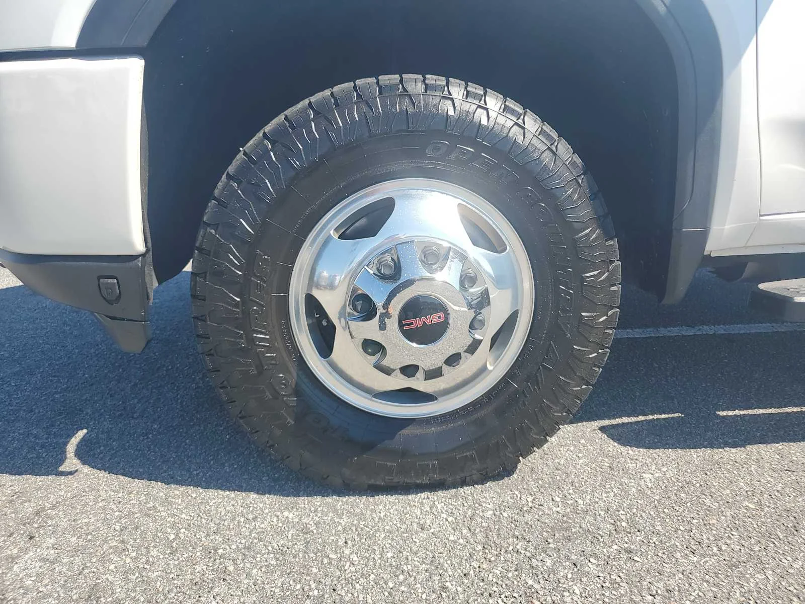 Used 2022 WHITE FROST TRICOAT GMC Denali image 15