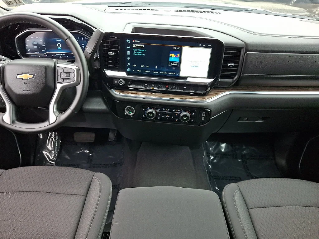 Used 2024 Summit White Chevrolet LT image 16