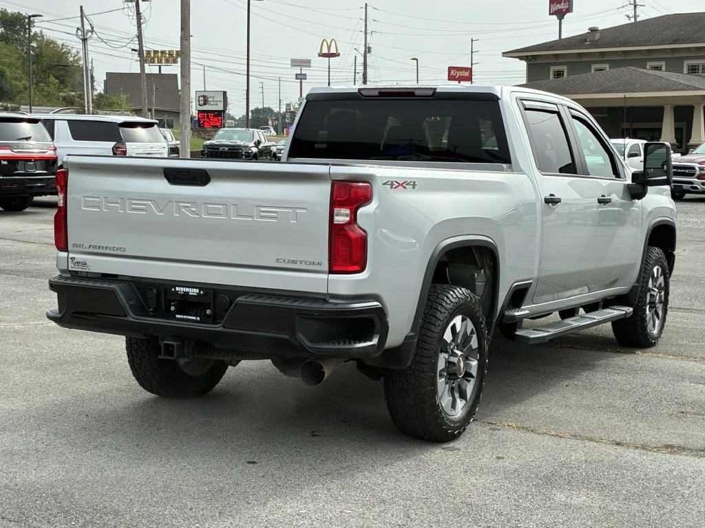 Used 2021 SILVER ICE METALLIC Chevrolet Custom image 6