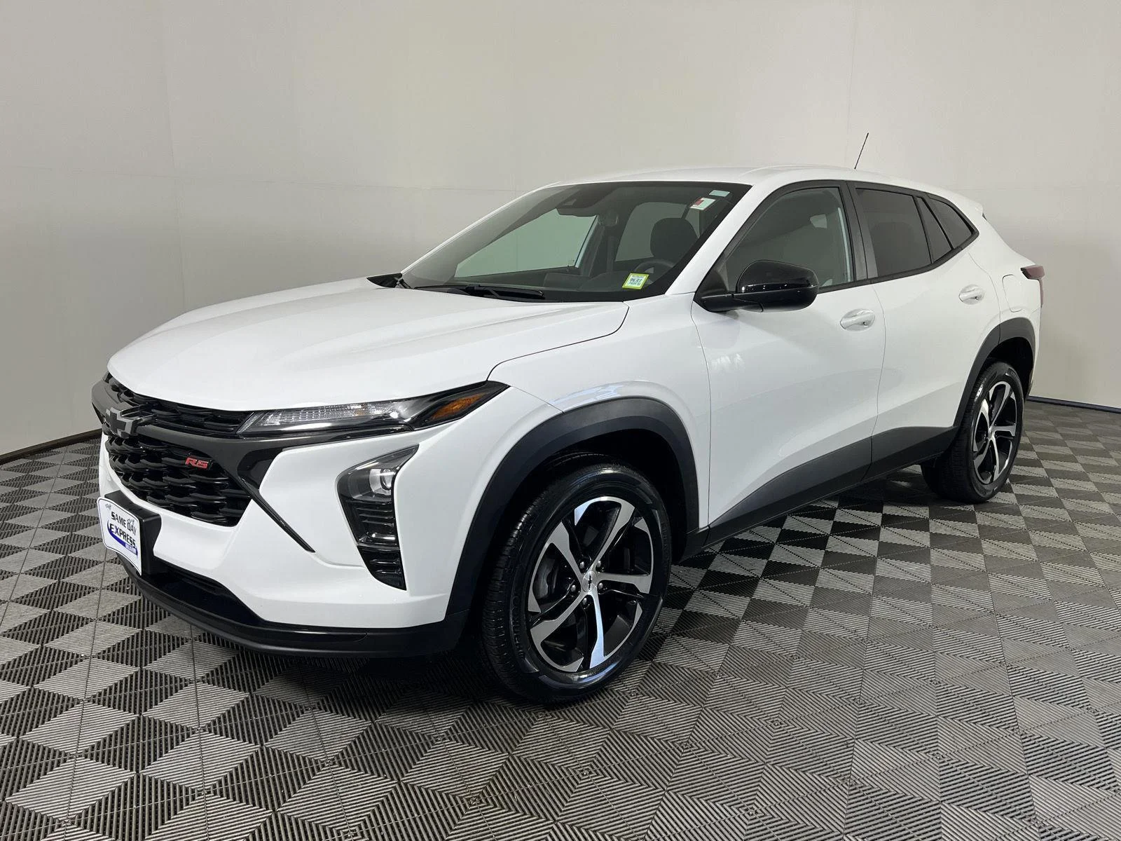 Used 2024 Summit White Chevrolet 1RS image 28