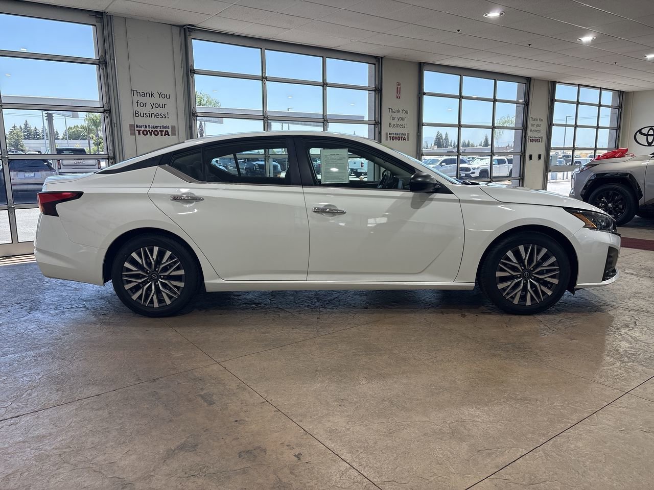 Used 2025 Glacier White Nissan SV image 3
