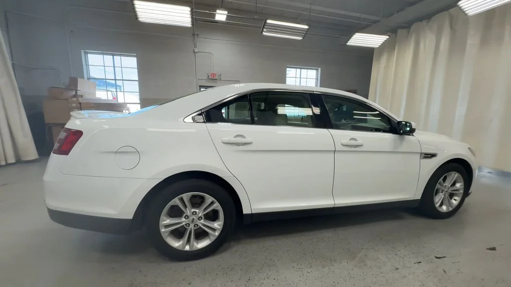 Used 2015 Oxford White Ford SEL image 12