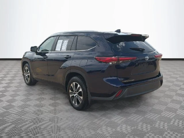 Certified Used 2023  Toyota XLE image 5