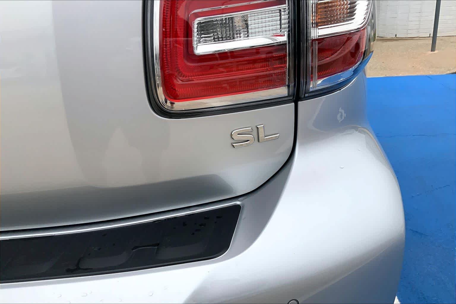 Used 2019 Brilliant Silver Metallic Nissan SL image 10