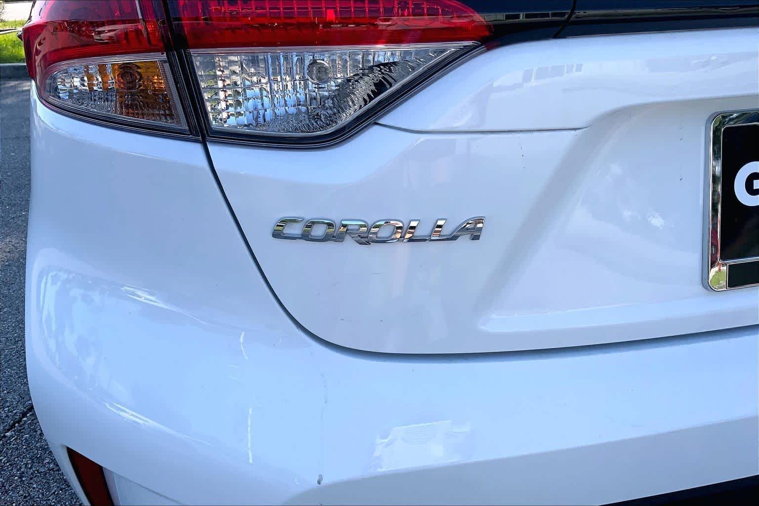 Used 2025 Ice Cap Toyota LE image 10