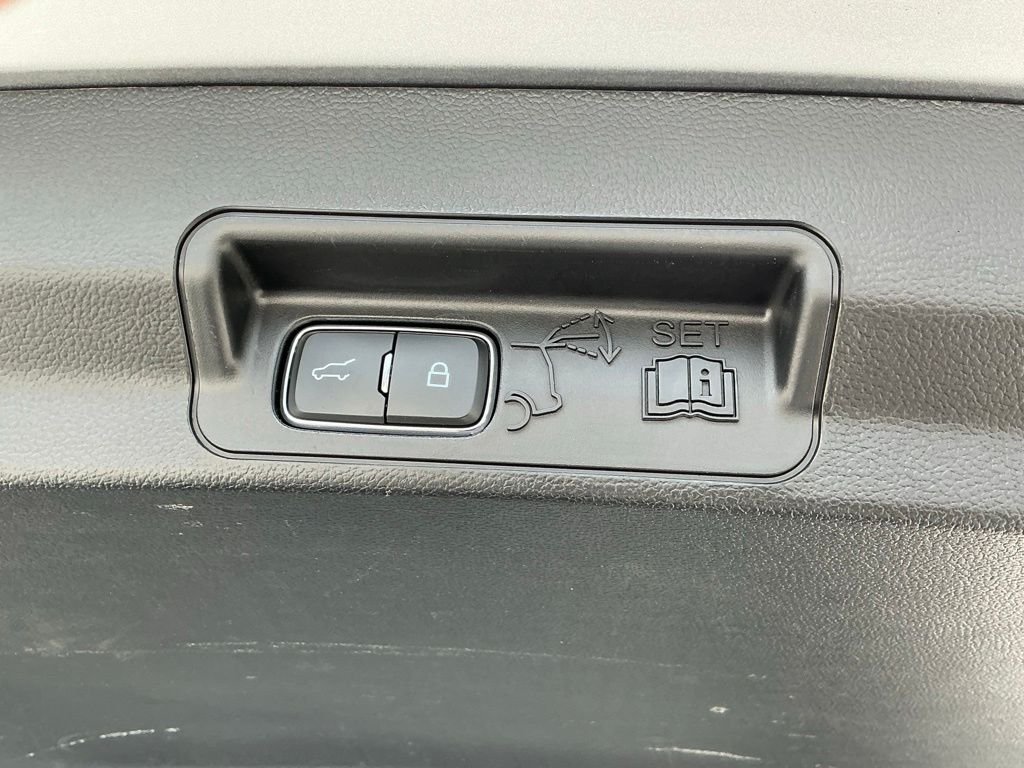 Used 2023 Silver Ford XLT image 25