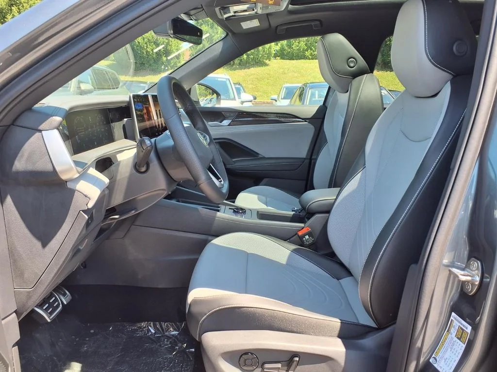 New 2026 Platinum Gray Metallic Volkswagen 2.0T SE R-Line Black image 8