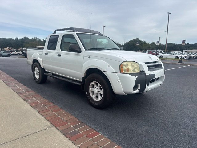 Used 2004 White Nissan XE image 3