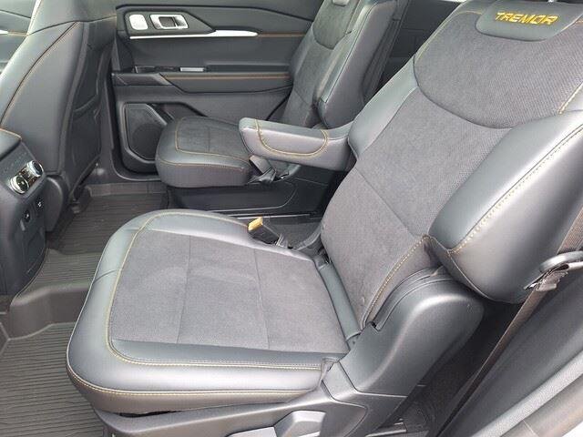 New 2026 Carbonized Gray Metallic Ford Tremor® image 28