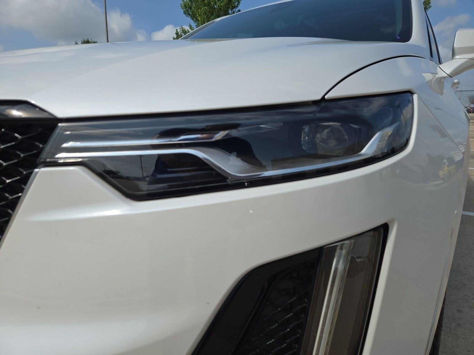 Used 2023 White Cadillac Sport image 10