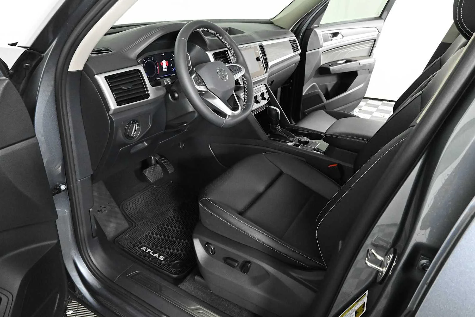 Certified Used 2023 Platinum Gray Metallic Volkswagen 3.6L V6 SE w/Technology image 19