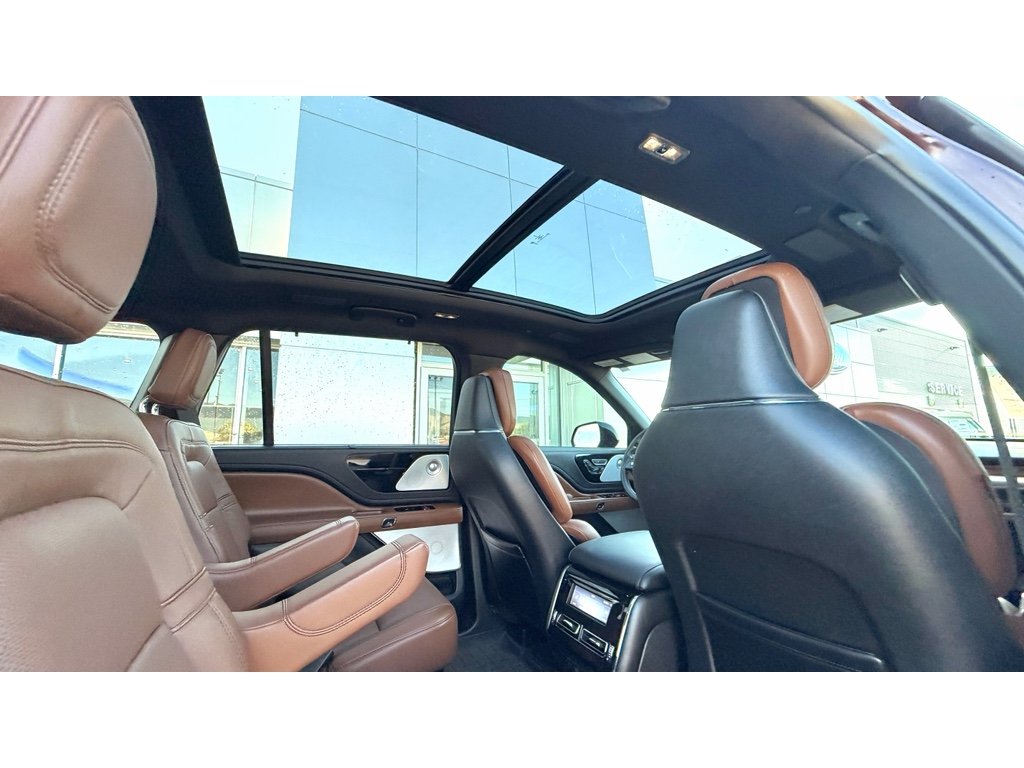 Used 2023 Diamond Red Metallic Tinted Clearcoat Lincoln Reserve image 12