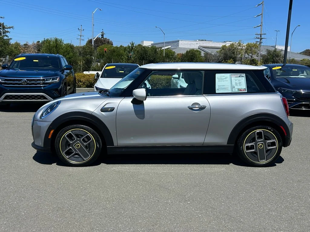 Used 2024 MINI Hardtop 2 Door SE with VIN WMW13DJ09R2U93547 for sale in Corte Madera, CA