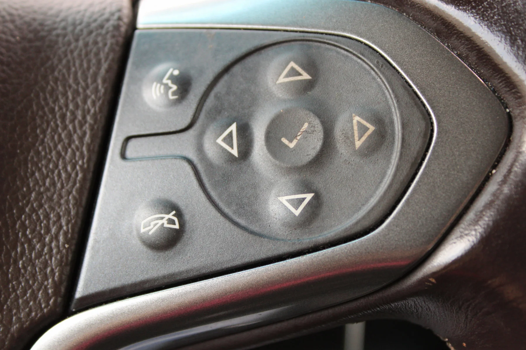 Used 2020 Satin Steel Metallic Chevrolet 2WD 4dr LT image 9