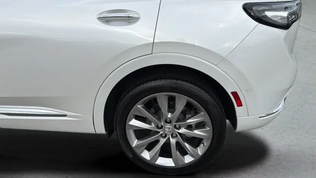Used 2023 White Frost Tricoat Buick Avenir image 36