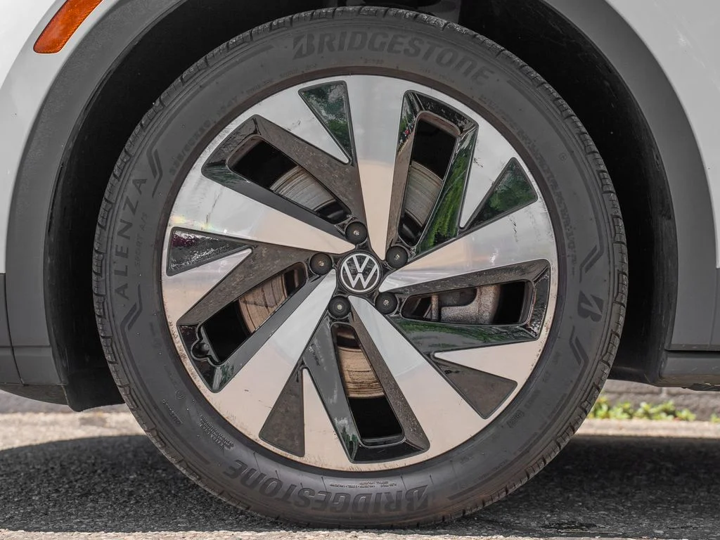 Used 2022 White Volkswagen Pro S image 12