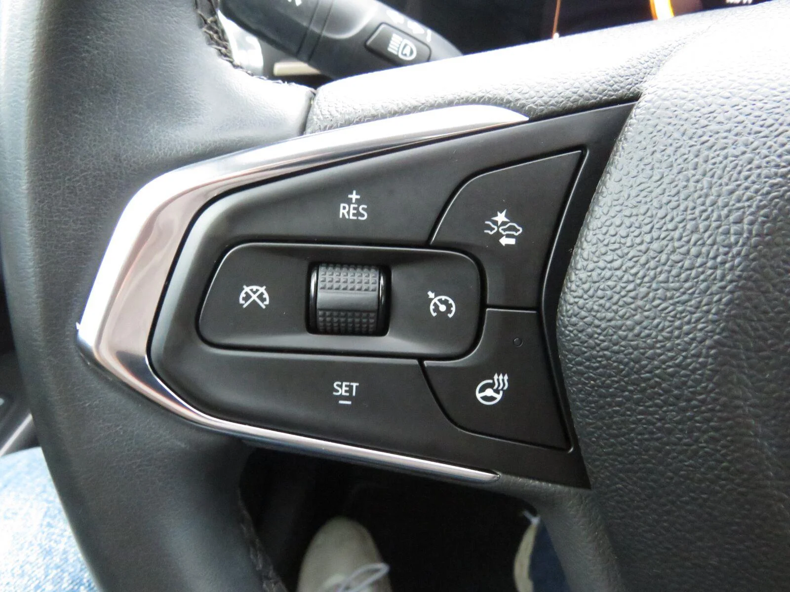 Used 2024 Crimson Metallic Chevrolet ACTIV image 31