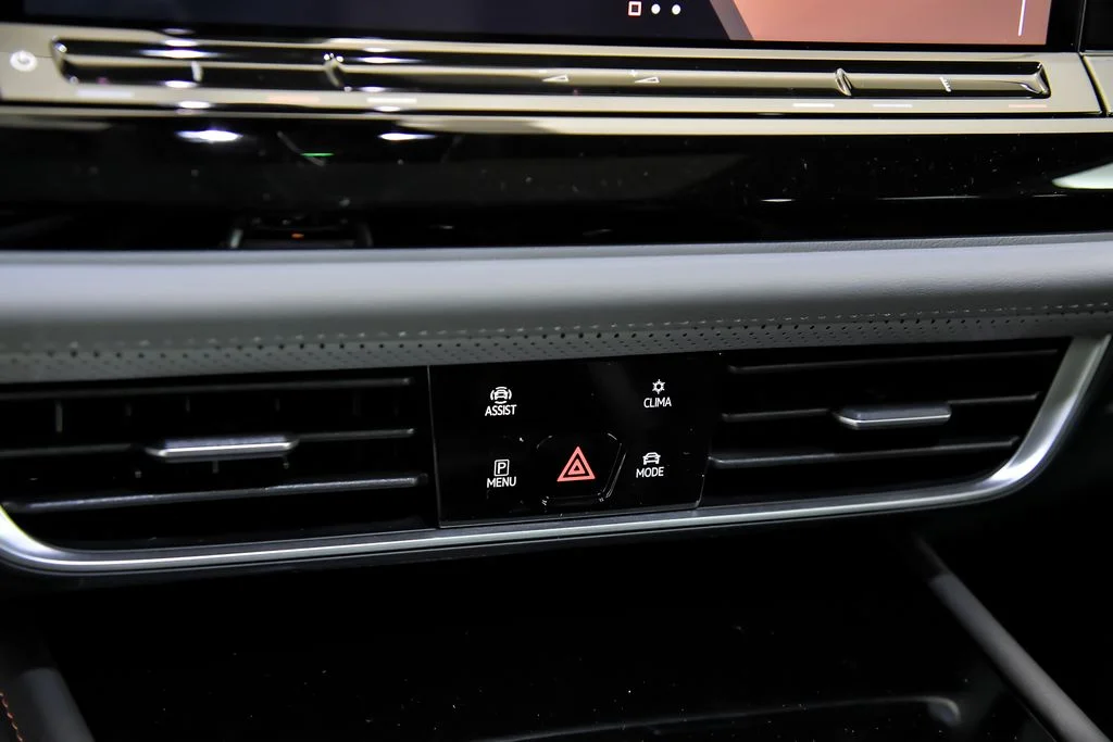 New 2026 White/off-white Volkswagen 2.0T Peak Edition image 15