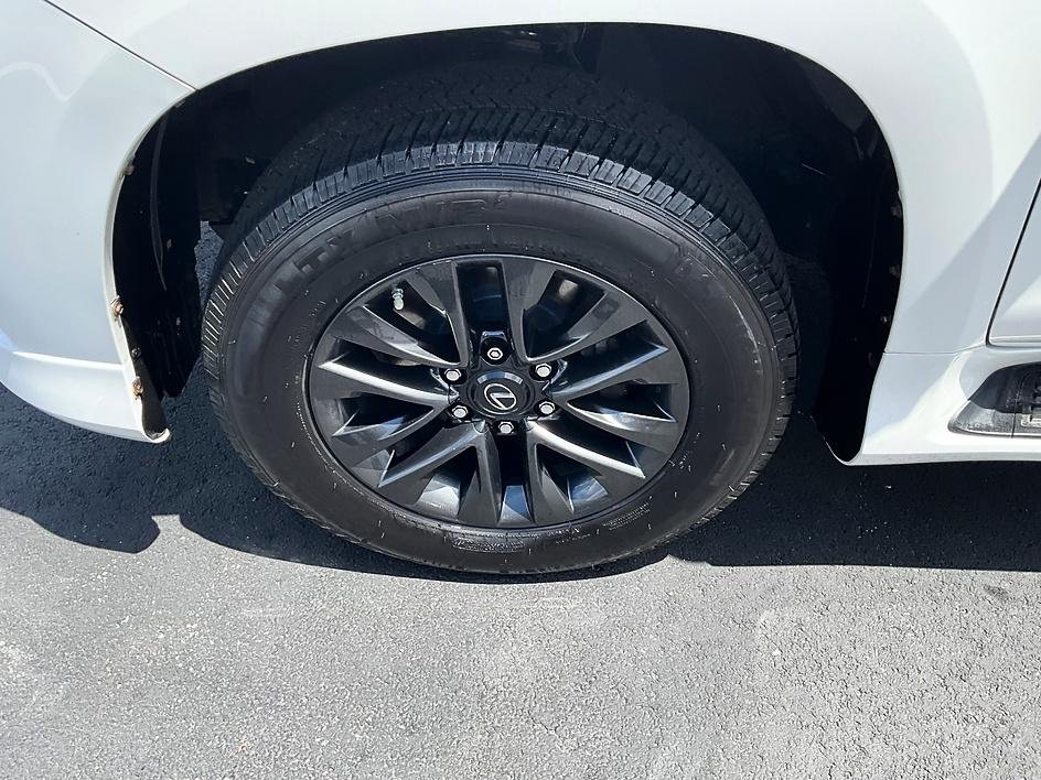 Used 2020 White Lexus 460 image 10