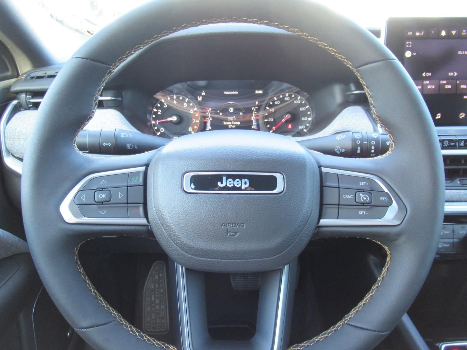 New 2026 Diamond Black Crystal Pearlcoat Jeep Latitude image 25