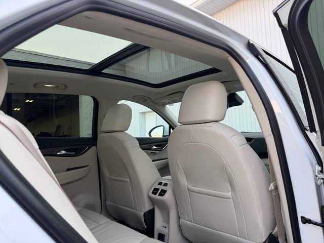 Used 2023 WHITE FROST TRICOAT Buick Avenir image 34