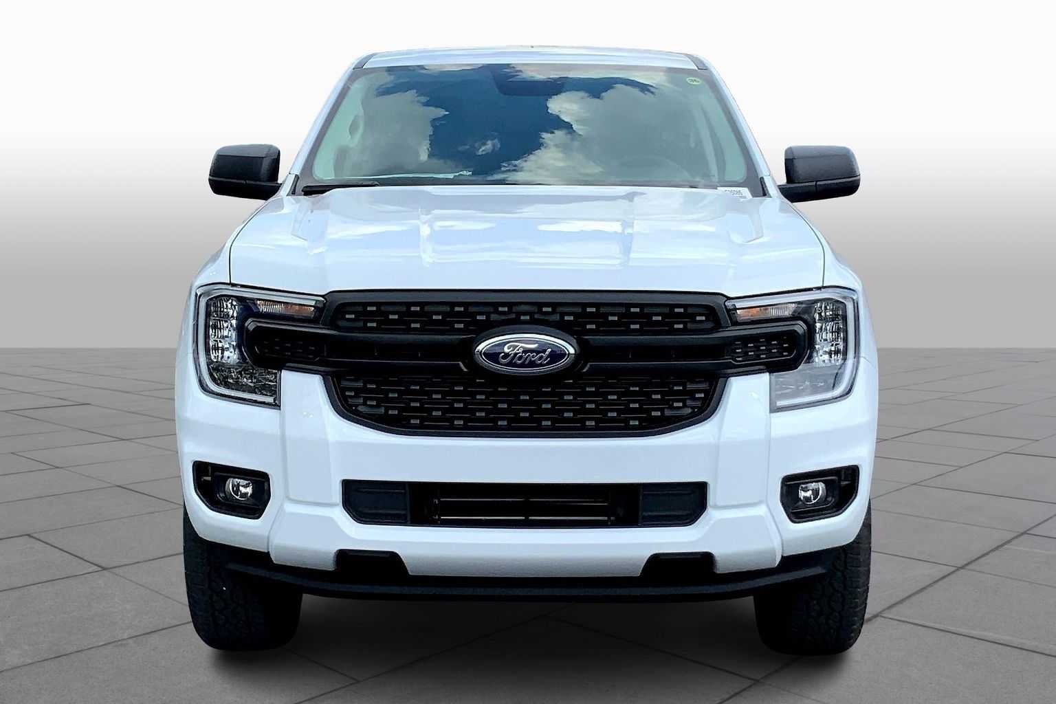New 2025 Oxford White Ford XL image 3
